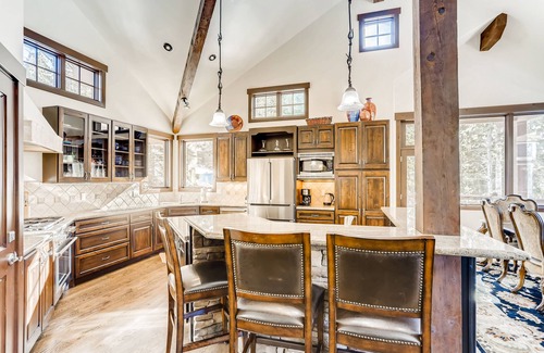Forest Hills House | Free VIP Shuttle, Hot Tub, Views!