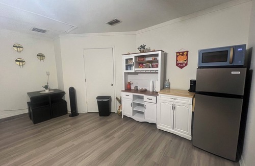 Lakeside Apartment | FREE Wi-Fi, Pet Friendly, Family Guest Home!