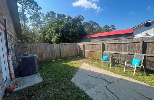 Lakeside Apartment | FREE Wi-Fi, Pet Friendly, Family Guest Home!