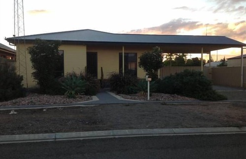 Moonta Bay House | Free WIFI *200m to beach* R/C Air in all rooms