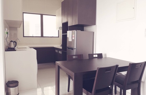 Central District Apartment | *FREE WIFI* HIGH FLOOR@COUNTRY GARDEN DANGA BAY