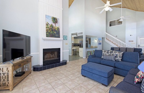 Gulf Shores House | FREE Zoo Ticket | Triple Seas – Private Pool, On the Beach with Stunning Views!