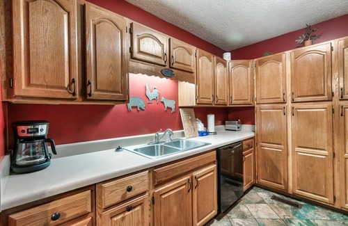 Gatlinburg - Pigeon Forge Cabin | FreeDollywood Tix/Secluded/Ping Pong/Spacious