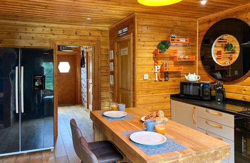 Great Ayton Cottage | Freedom Lodge 7 Great Ayton Yorkshire - sleeps 10 guests in 4 bedrooms