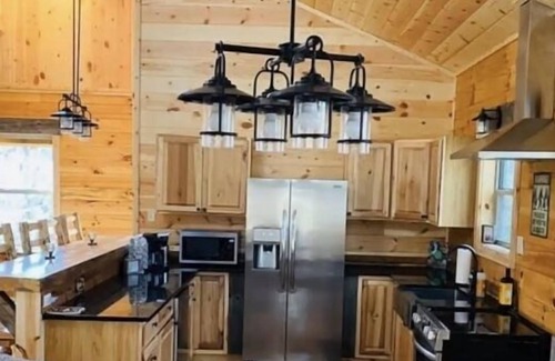 Logan Cabin | Freedom Ridge: New Log Cabin, 5 Acres, Hot Tub