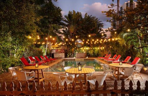 Mid Beach Hostel | Freehand Miami