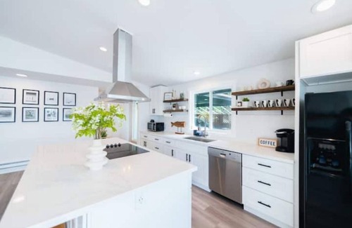 Freeland Cottage | Freeland Bay View Waterfront Family Villa Retreat
