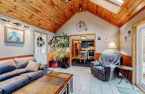 Durham House | Freeport Landing Spacious 4-bdrm house pet friendly, swimming pool, private yard