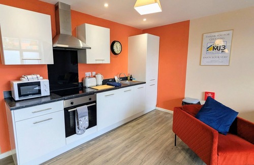 Salford Apartment | FreePrvParking|SmartTV & WiFi|LongStayDiscount