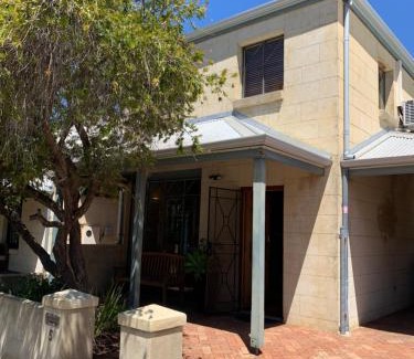 Fremantle Villa | Fremantle Accommodation Villa Russell St