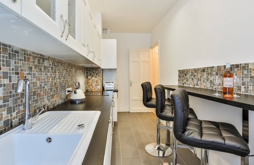 Nice City Centre Apartment | French Chic Elegance - Close to everything, with lift and air conditioning.
