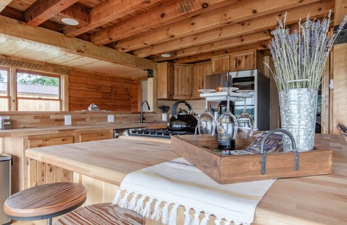 Clayton Cabin | French Creek Retreat. Dock, Deck & Game Bunkhouse. Sleeps 10