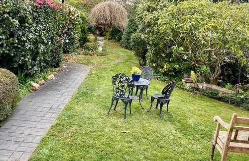 Moss Vale House | French Provincial The Garden Suite @Chapmans + Breakfast + Pets