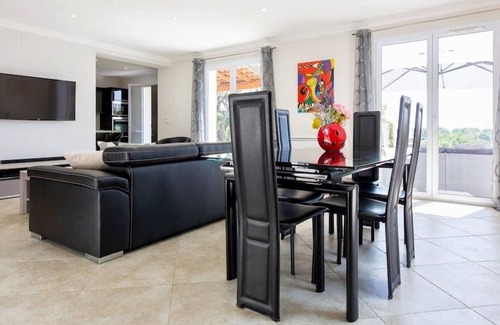 Le Rouret House | French Riviera, charming villa, whole, with heated pool and sea view