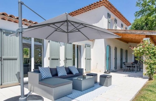 Le Rouret House | French Riviera, charming villa, whole, with heated pool and sea view