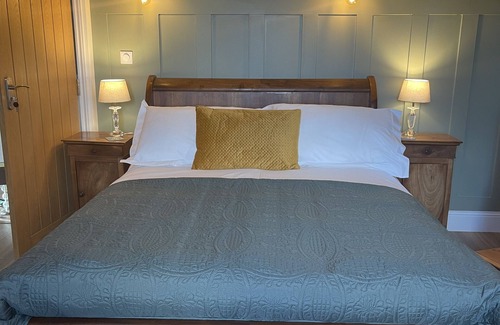 Tinchebray-Bocage Bed & Breakfast | Frenes B & B