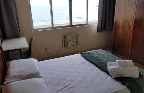 Itarare Apartment | Frente Mar - Apartamento para 4 Hóspedes com Home Office Wi-Fi 200mbps, Ar Condicionado e Cozinha Completa