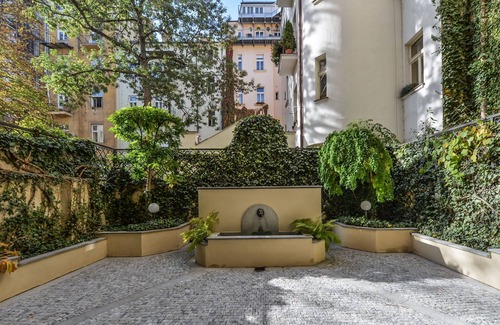 Smichov Apartment | FRESCO APT. WALK TO CHARLES BRIDGE