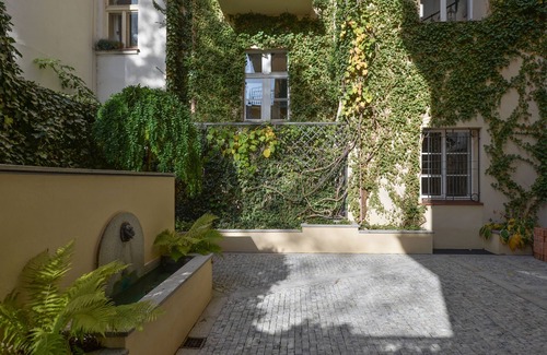 Smichov Apartment | FRESCO APT. WALK TO CHARLES BRIDGE