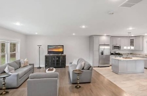 Annandale House | Fresh | 5 bedroom | Luxury | Center | Sunny