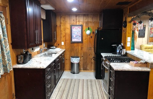 Wrightwood House | Fresh Air Cabin Hike Rest Refresh Sleeps 8