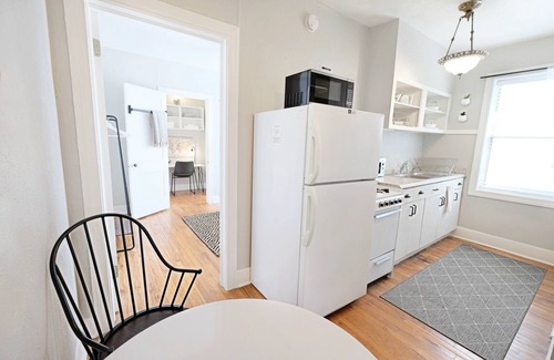 Lower Greenville Apartment | Fresh + Bright Flat M Streets