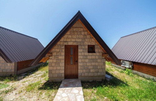 Niksic Cabin | Fresh Cabin for 2ppl in a Natural Setting