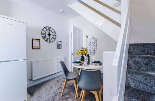 Chester Cottage | Fresh house, amazing location, great for couples!