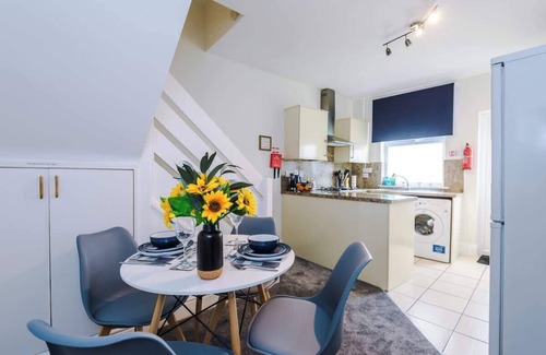 Chester Cottage | Fresh house, amazing location, great for couples!