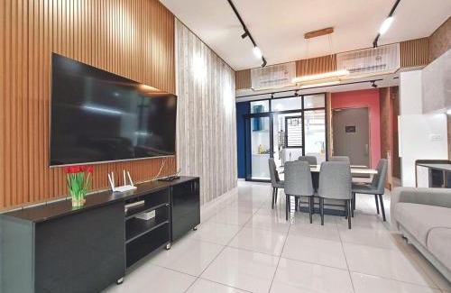 George Town Apartment | Fresh, Modern Georgetown Suite with Sky Pool Views