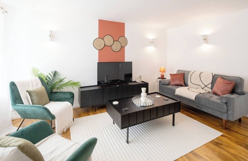 Five Oak Green House | Fresh new 3BRhouse close to town