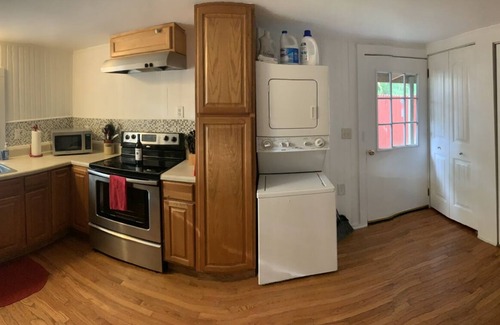 Black Mountain Cottage | Fresh Newly Remodeled Cranberry Cottage. Private-Walk to Restaurants & Shopping