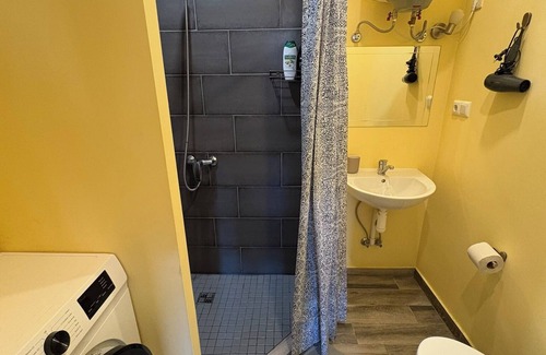 Grizinkalns Apartment | Fresh Studio Apartment in Riga w/Free Parking