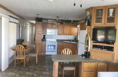 Hernando House | Fresh Water Fishing Springs In Area For Kayaking Tubing Family and Pet Friendly