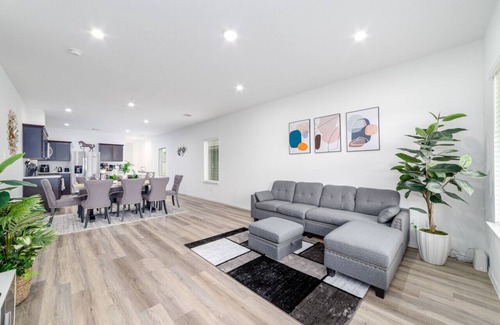 Houston House | Freshly Built 4BR, 2.5-Bath Home in North Houston