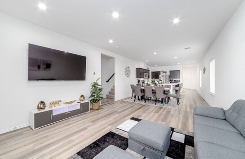 Houston House | Freshly Built 4BR, 2.5-Bath Home in North Houston