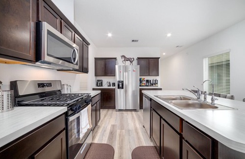 Houston House | Freshly Built 4BR, 2.5-Bath Home in North Houston