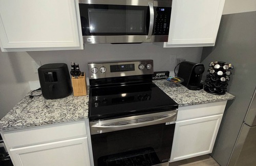 Lubbock House | Freshly Built Cottage-Style Home , 3 bedroom , 2bath fully equipped!