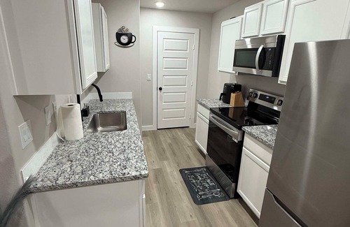 Lubbock House | Freshly Built Cottage-Style Home , 3 bedroom , 2bath fully equipped!