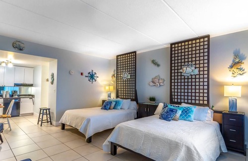 Ruskin House | Freshly painted 1st Floor Unit, Spectacular Sunsets & More!