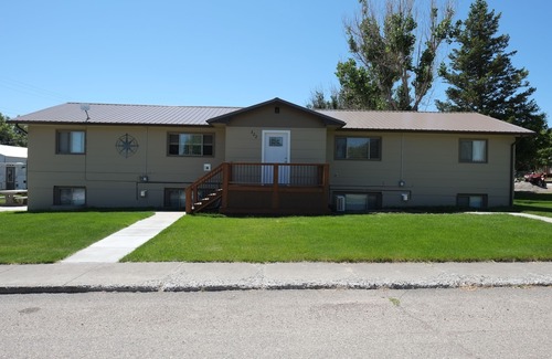 Cascade Apartment | Freshly Remodeled 2 Bedroom, Full Kitchen, living Room Suite, in Cascade unit #3