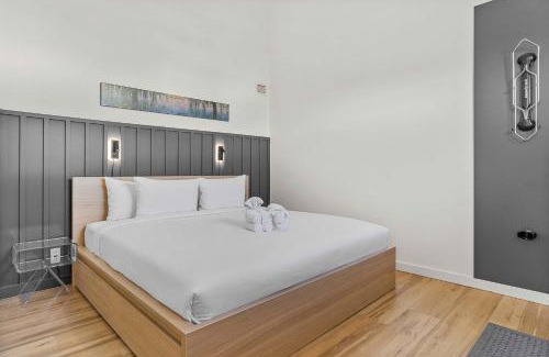 Canmore House | Freshly Remodeled - 2 King Beds- Breathtaking Views