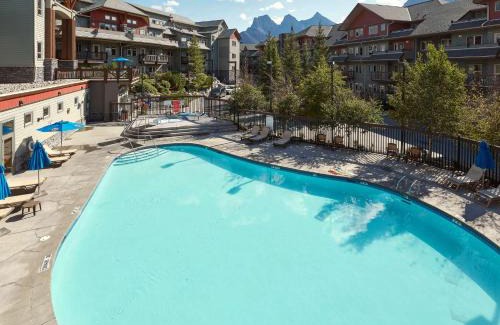 Canmore House | Freshly Remodeled - 2 King Beds- Breathtaking Views