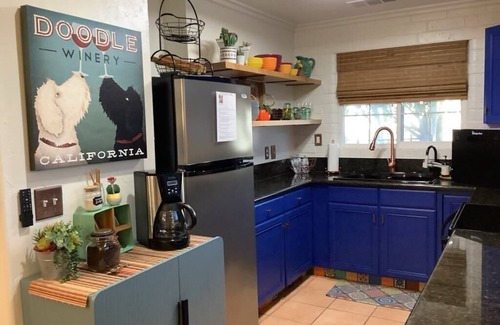 Raisin Cottage | FRESHLY REMODELED! Three National Parks within one hour drive!