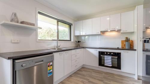 Bellara House | Freshly revovated Dog Friendly House walking distance to Waterfront!