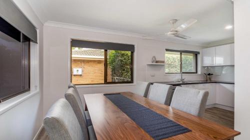 Bellara House | Freshly revovated Dog Friendly House walking distance to Waterfront!
