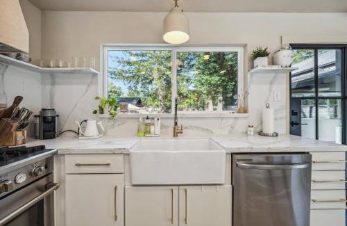Sonoma House | Freshly Updated Luxury Estate w/Guest House