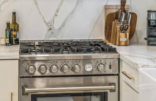 Sonoma House | Freshly Updated Luxury Estate w/Guest House