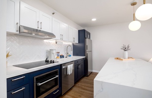 Waikiki Apartment | Freshly Updated w/Parking, Near Waikiki Beach