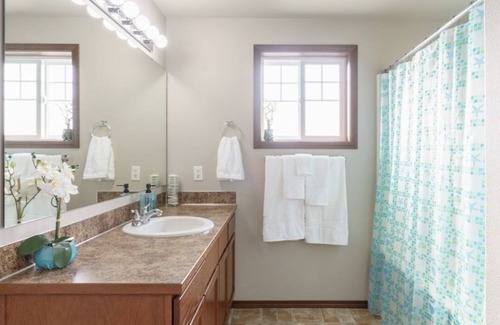 Marysville House | Freshly Villa: New carpet, New paint